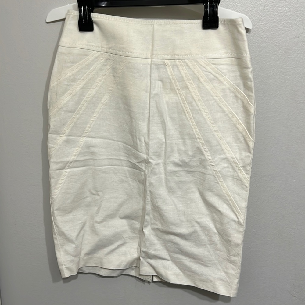 Junior women’s skirt, white